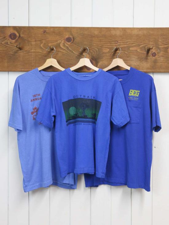  Best Regards - Upcycled Destination Goods 반팔 티셔츠 업사이클링된 여행지 상품 롱비치 아일랜드 엽서 티셔츠 로얄 블루 - BEST REGARDS