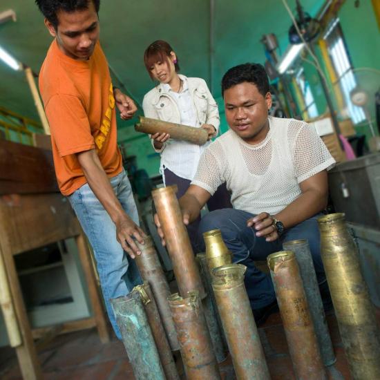  Ten Thousand Villages 이어링 만 개의 마을 전쟁과 평화 귀걸이 - OTHER BRANDS