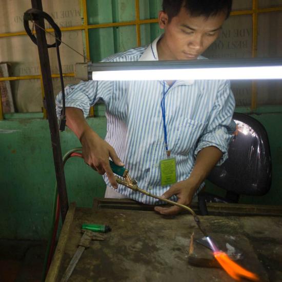  Ten Thousand Villages 이어링 만 개의 마을 전쟁과 평화 귀걸이 - OTHER BRANDS