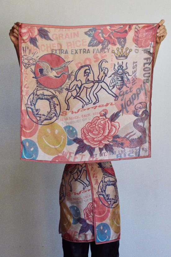  3 Women 머플러/스카프 Get Happy 실크 스카프 예약 주문