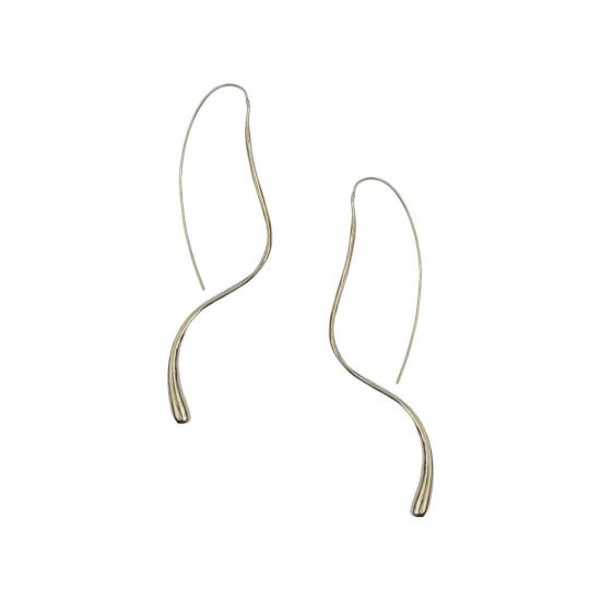  위 아 엔비오 이어링 우리는 Nbo Maxi Wadi 귀걸이를 착용합니다