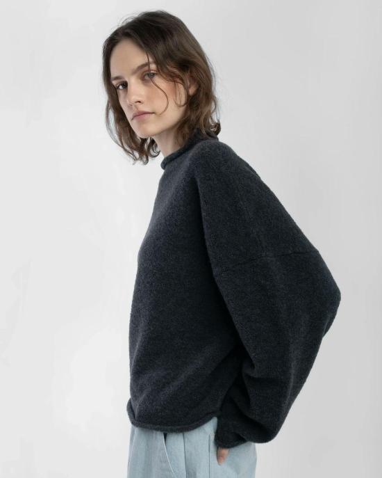  미셀라 그렉 스웨터 미카엘라 그렉 부클 롤드