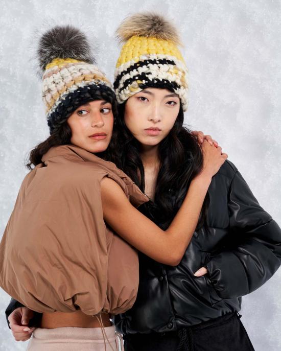  Mischa Lampert 모자 미샤 램퍼트 레몬 | 써니 컬러 블록 비니 + 라쿤 XL 폼폼 - OTHER BRANDS