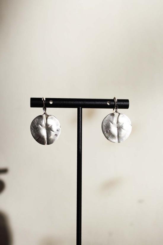  아네트 페르디난센 이어링 미디엄 릴리 패드