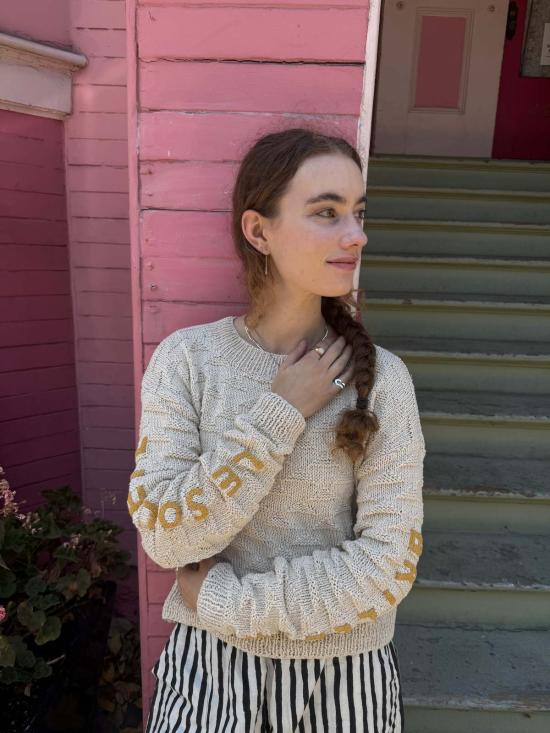  해피 프렌치 갱 스웨터 르 솔레이 브릴 핸드 니트 & 크로셰 아플리케  화이트 - HAPPY FRENCH GANG