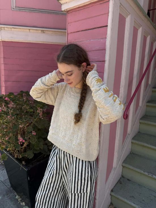  해피 프렌치 갱 스웨터 르 솔레이 브릴 핸드 니트 & 크로셰 아플리케  화이트 - HAPPY FRENCH GANG