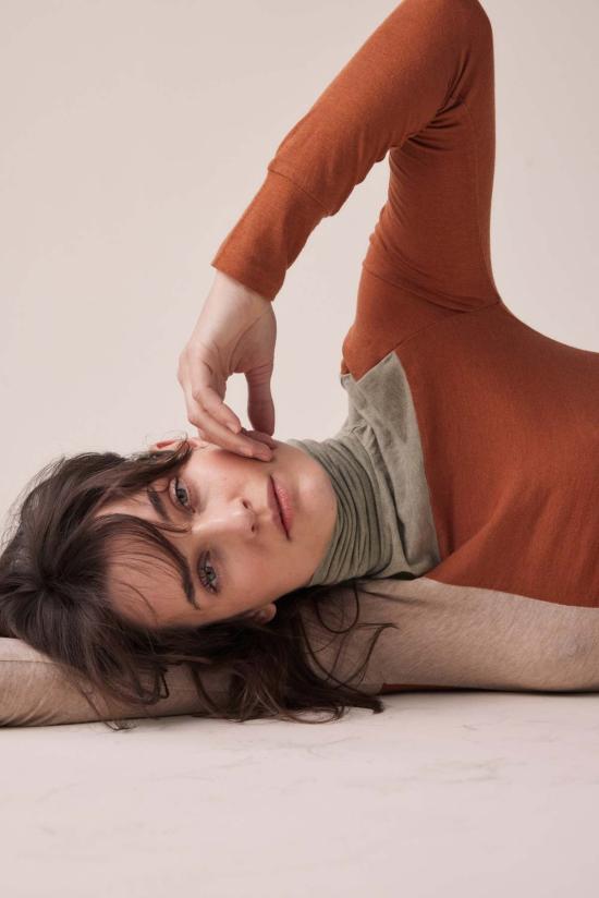  amente 터틀넥 아멘테 울 블렌드 경량 니트  멀티 컬러 - OTHER BRANDS