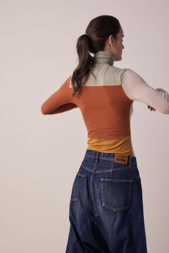  아멘테 터틀넥 울 블렌드 경량 니트  멀티 컬러 - AMENTE