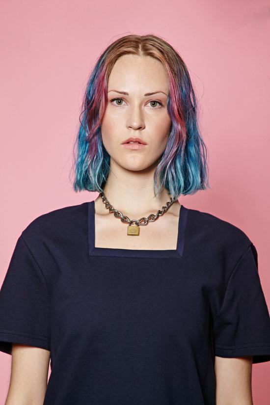  UPNY 반팔 티셔츠 업니 딥 칼라 스퀘어드 티셔츠 네이비