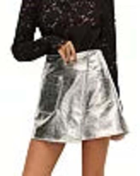  엘로디 숏 스커트 타우 비건 가죽 미니 스커트 실버