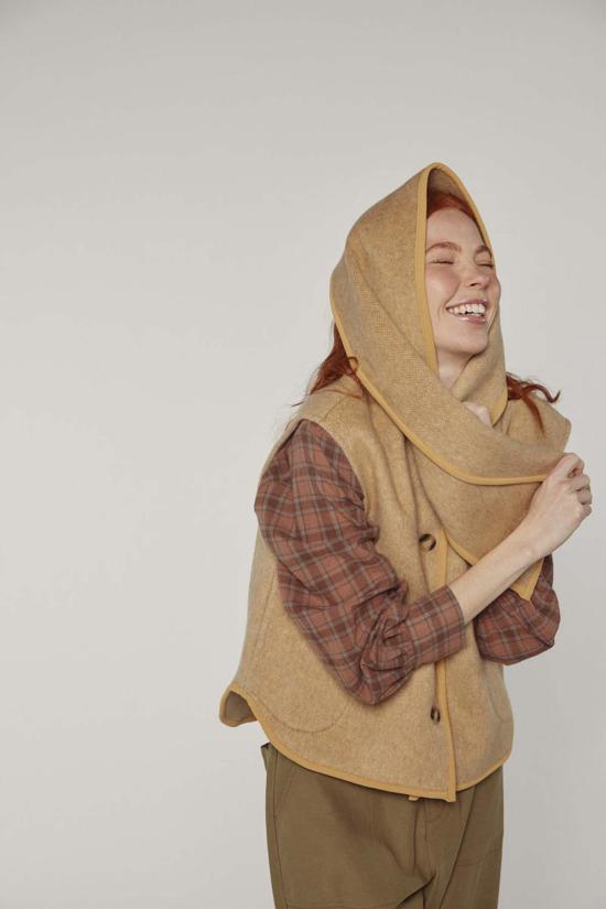  아멘테 베스트 울 혼방 스카프 조끼 캐슈 - AMENTE