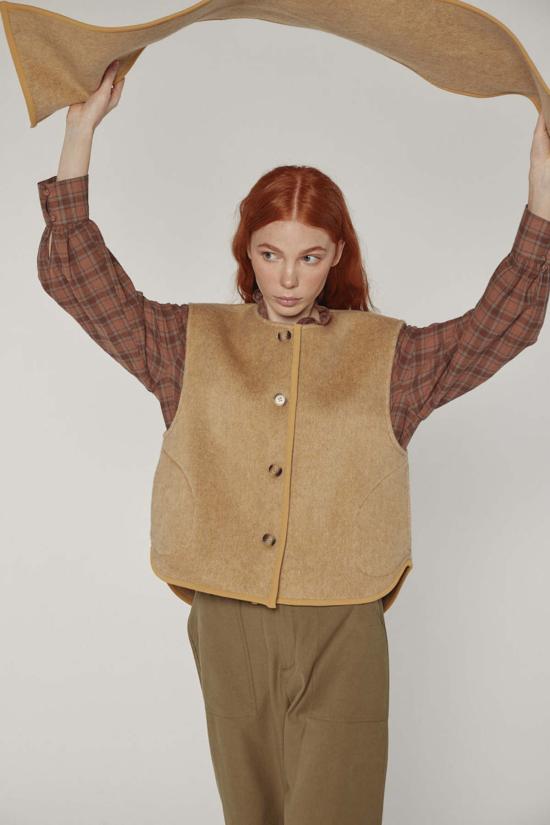  아멘테 베스트 울 혼방 스카프 조끼 캐슈 - AMENTE