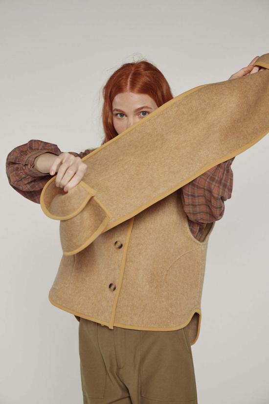  아멘테 베스트 울 혼방 스카프 조끼 캐슈 - AMENTE