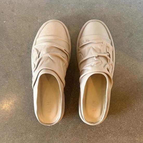  로렌 마누지안 뮬/슬리퍼 Lauren Manoogian Form Mule Greige