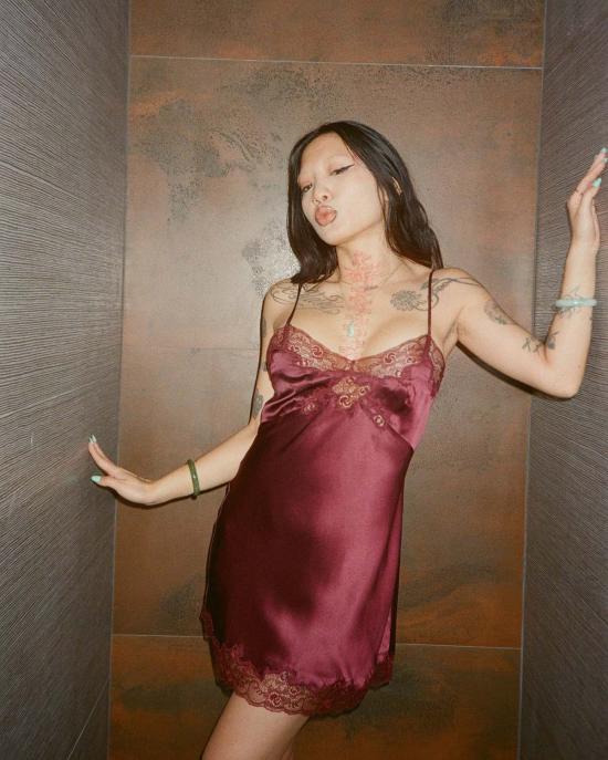  Only Hearts 라운지 웨어 온리하츠 실크 샤르뫼즈 미니 슬립 블랙베리