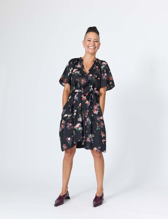  린제이 니콜라스 뉴욕 숏 원피스 린지 니콜라스 뉴욕 사라 미니 드레스 블랙 - LINDSAY NICHOLAS NEW YORK