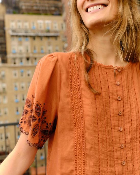  카르톨리나 블라우스 노라 탑 클레이 - CARTOLINA