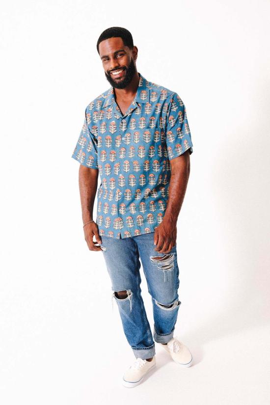  DUSHYANT. 반팔 셔츠 두샨트. 핸드 블록 프린팅 돈 캠프 칼라 , 연한 파란색 트라이벌 프린트 - DUSHYANT