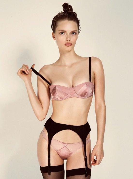  플뢰르 뒤 말 라운지 웨어 Fleur Du Mal 새틴 탑 스티치 가터 벨트 블랙 - FLEUR DU MAL