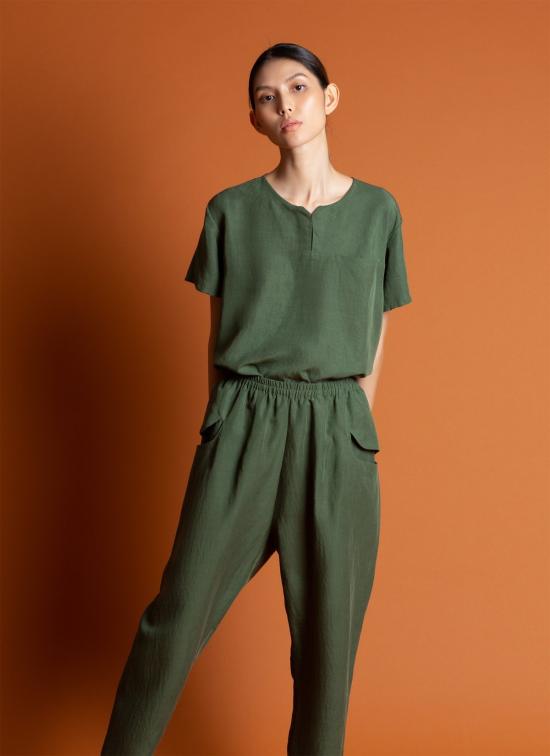  KAAREM 크롭 팬츠 카렘 이즈 테이퍼드 포켓 팬츠 (엘라스틱 밴드 포함) 포레스트 그린 - OTHER BRANDS