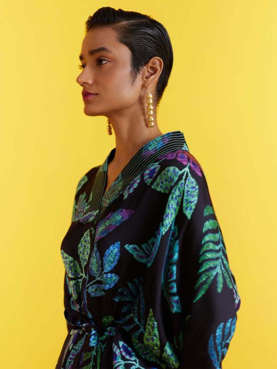  IKKIVI 롱 원피스 이키비 블랙 정글 카프탄 블랙 - IKKIVI