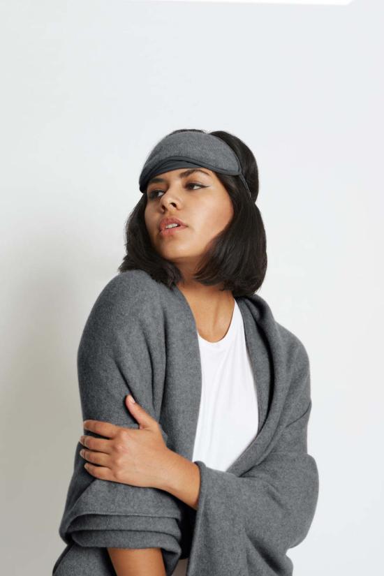  Santicler 라운지 웨어 산티클러 클라우드 나인 캐시미어 트래블 세트 헤더 차콜