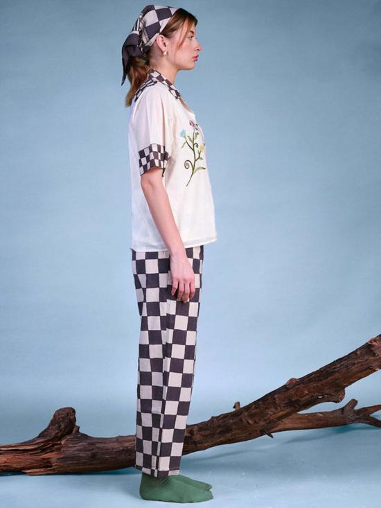  IKKIVI 스트레이트 팬츠 이키비, 격자무늬 체크 바지를 입고 - OTHER BRANDS