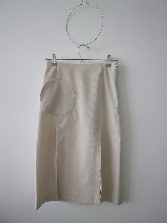  OUOR 미디 스커트 오우어 치크 투 슬릿  아이보리 - OTHER BRANDS