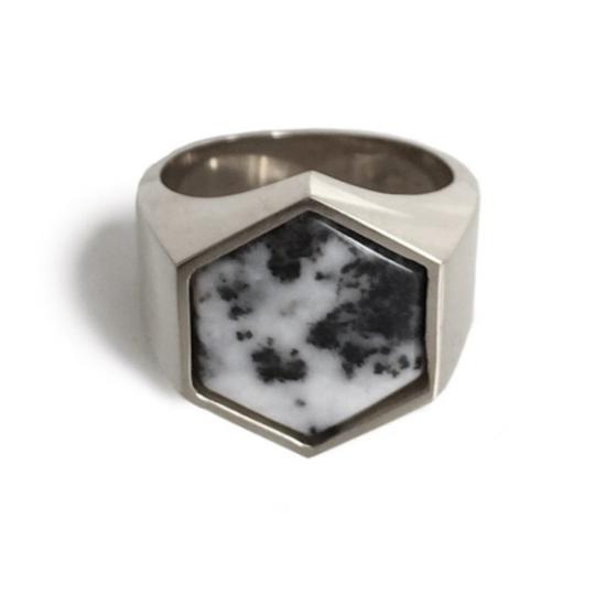  타린 토마스 반지 베컴 링 블랙/화이트 재스퍼 - TARIN THOMAS