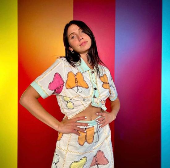  3 Women 민소매 티셔츠 여성용 나비 무늬 퀼트 크롭탑과 팬츠 세트 (화이트) - OTHER BRANDS