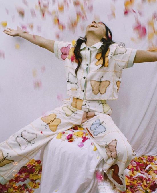  3 Women 민소매 티셔츠 여성용 나비 무늬 퀼트 크롭탑과 팬츠 세트 (화이트) - OTHER BRANDS