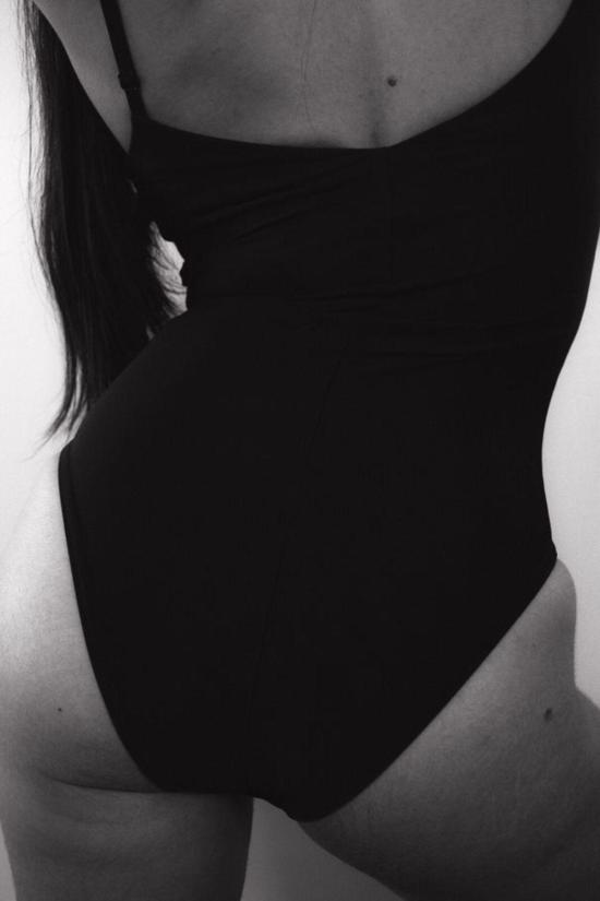  hauslabel 바디수트 티셔츠 Hauslabel V 넥 바디수트 느와르 - OTHER BRANDS