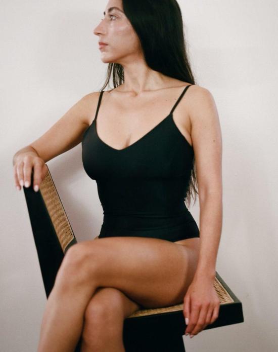  hauslabel 바디수트 티셔츠 Hauslabel V 넥 바디수트 느와르 - OTHER BRANDS