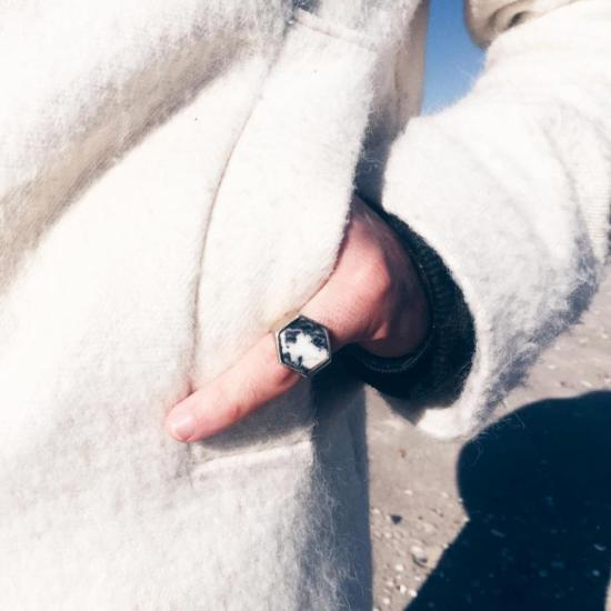  타린 토마스 반지 베컴 링 블랙/화이트 재스퍼 - TARIN THOMAS