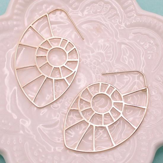  슬로우 댄스 이어링 골드 쉘 후프 귀걸이