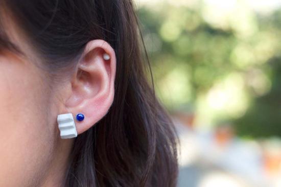  주주메이드 이어링 지그재그 귀걸이 화이트