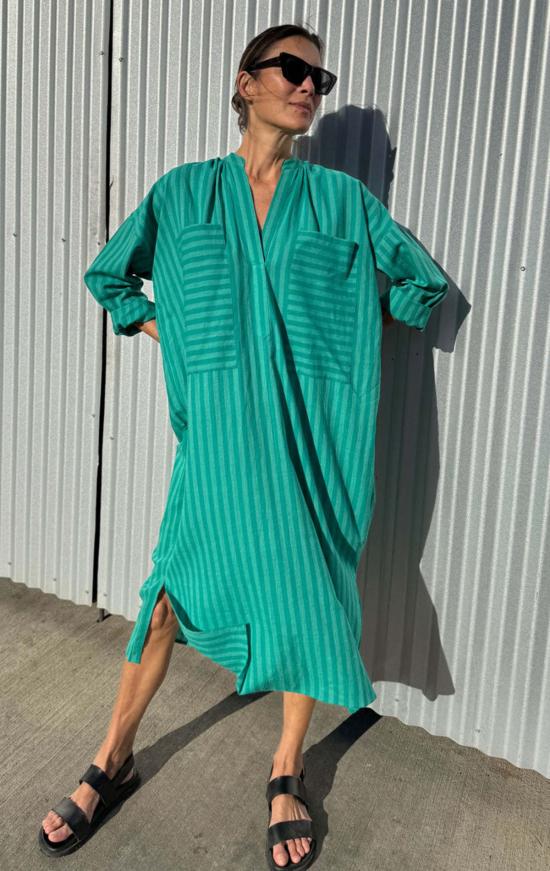  투 롱 원피스 포켓 카프탄 에메랄드 스트라이프 - TWO