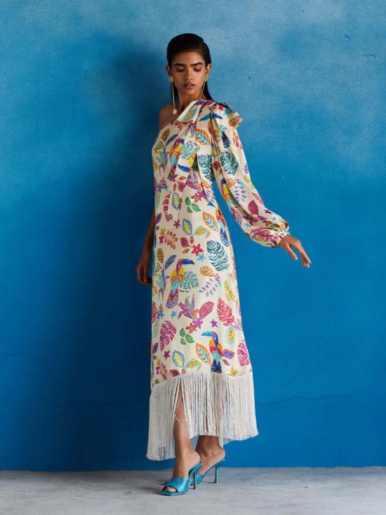  IKKIVI 롱 원피스 이키비 아마존 원숄더 드레스 오프화이트 - IKKIVI