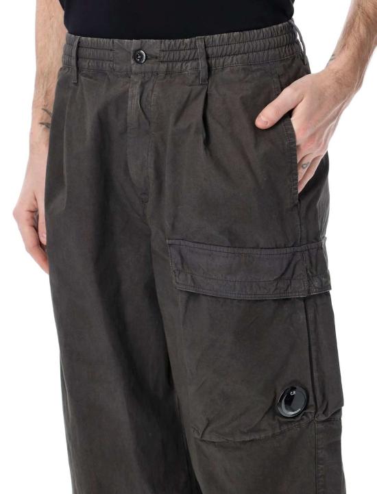  씨피 컴퍼니 치노 팬츠 C.P. 컴퍼니 마이크로렙스 카고 팬츠 건메탈 - C.P. COMPANY