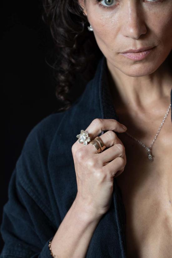  시리 한스도터 반지 로라 자이언트 플라워 시그넷 링 - SIRI HANSDOTTER