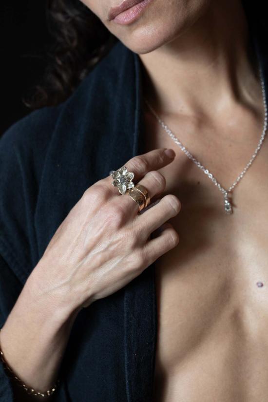  시리 한스도터 반지 로라 자이언트 플라워 시그넷 링 - SIRI HANSDOTTER