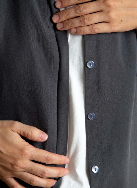  KAAREM 셔츠 카렘 소트 3/4 소매 버튼업 포켓 셔츠 (남녀공용) 차콜 색상 - KAAREM