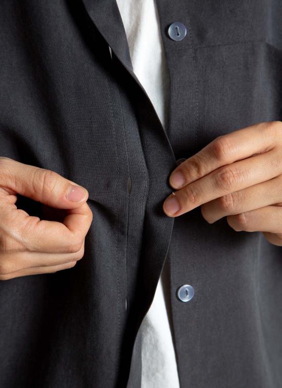  KAAREM 셔츠 카렘 소트 3/4 소매 버튼업 포켓 셔츠 (남녀공용) 차콜 색상 - KAAREM