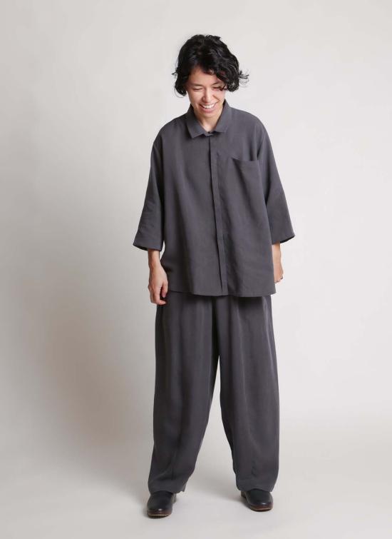  KAAREM 셔츠 카렘 소트 3/4 소매 버튼업 포켓 셔츠 (남녀공용) 차콜 색상 - KAAREM