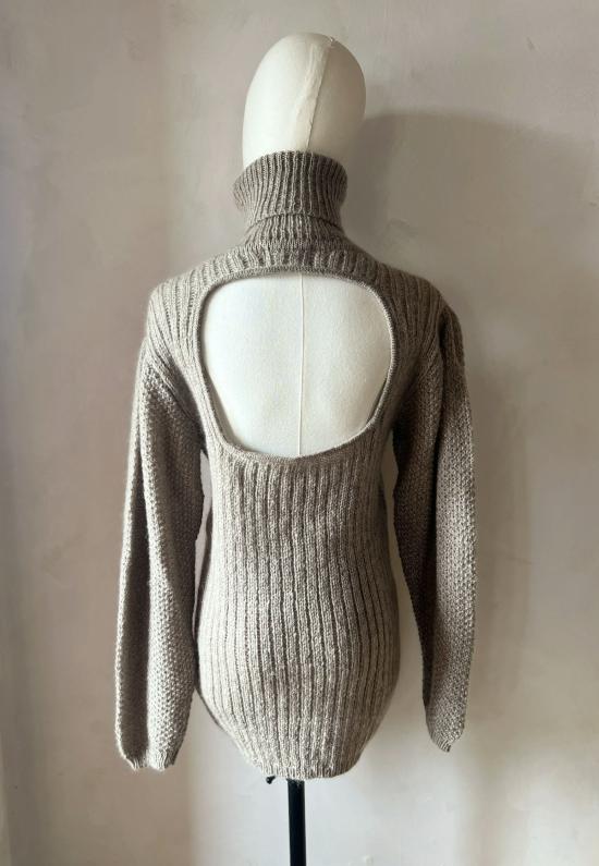  STUDIO MINIMALE 터틀넥 스튜디오 미니멀 라렐라 오픈 백  파스텔 민트 - OTHER BRANDS