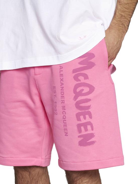  알렉산더 맥퀸 숏팬츠 버뮤다 쇼츠, 그래피티 로고 프린트, 슈가 핑크 믹스 - ALEXANDER MCQUEEN