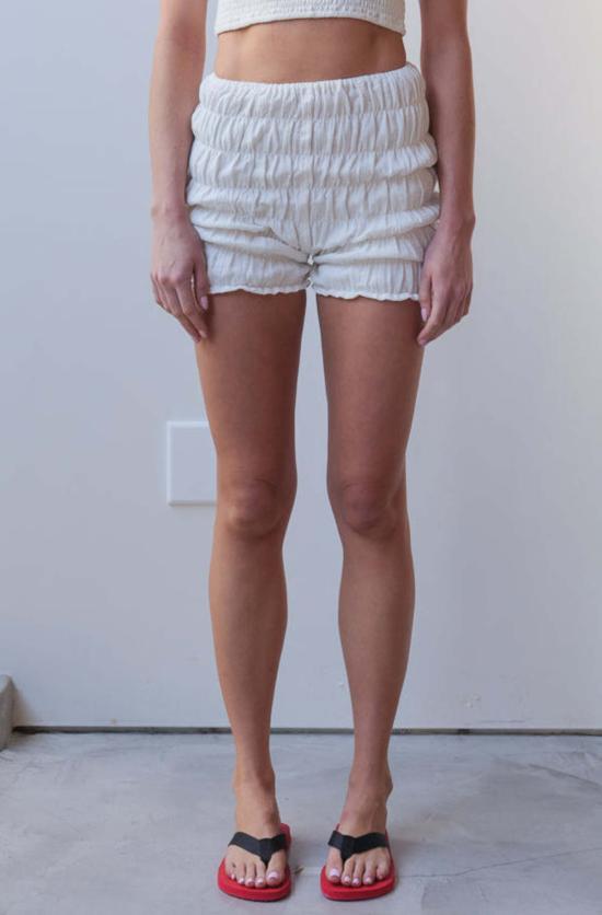  at Dawn. 숏팬츠 새벽에. 바이커 쇼츠