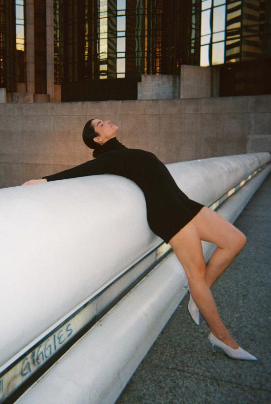  질 로드리게즈 숏 원피스 길 로드리게즈 터틀넥 롱사이즈 벨뷰 미니 드레스 - GIL RODRIGUEZ