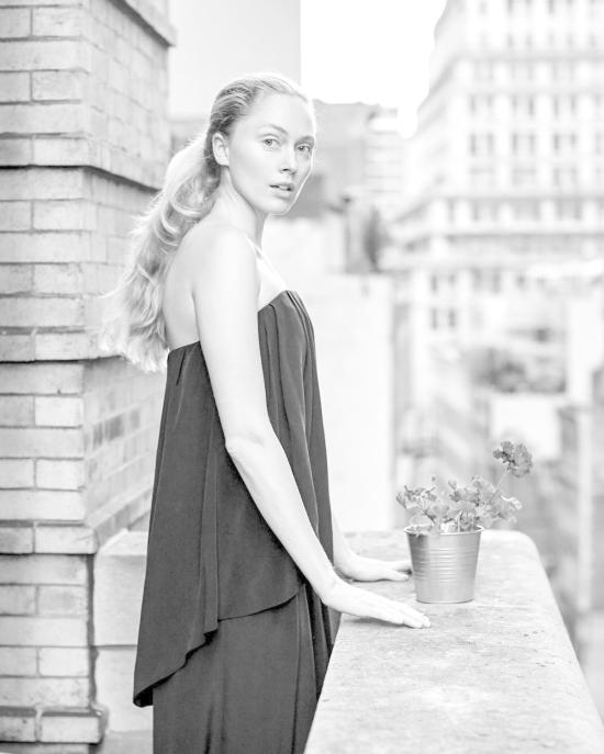  잉가 레나 민소매 티셔츠 이다 실크 탑 차콜 느와르