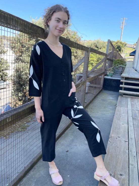  해피 프렌치 갱 점프수트 핸드페인팅  블랙